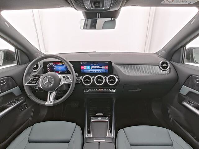 Mercedes-Benz GLA-KLASSE 250 e Plug-In Hybride | Night Pakket | Panorama Schuif-Kanteldak | Trekhaak | Memory voorstoelen | Distronic adapt Cruise | Sportstoelen Spacegrey lederlook | Winterpakket Inclusief 24 maanden MB Certified garantie voor Europa.
