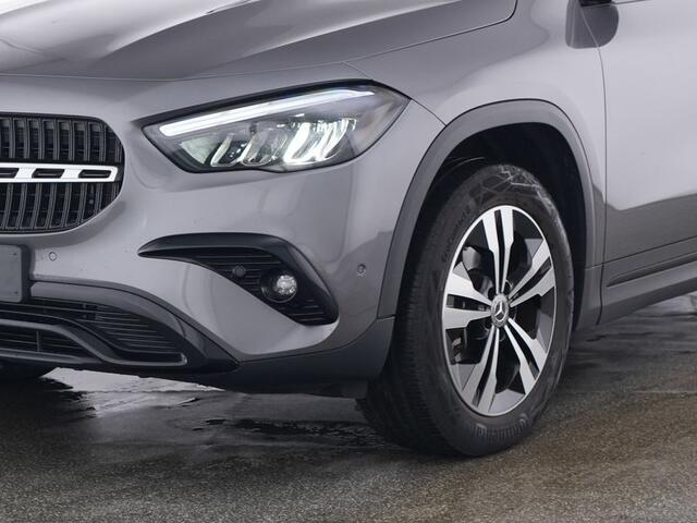 Mercedes-Benz GLA-KLASSE 250 e Plug-In Hybride | Night Pakket | Panorama Schuif-Kanteldak | Trekhaak | Memory voorstoelen | Distronic adapt Cruise | Sportstoelen Spacegrey lederlook | Winterpakket Inclusief 24 maanden MB Certified garantie voor Europa.