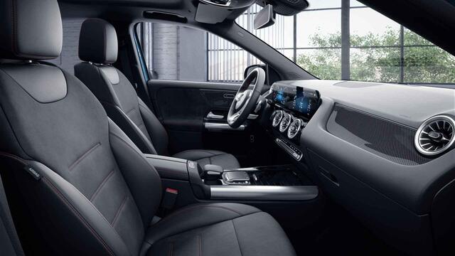 Mercedes-Benz GLA-KLASSE 250 e AMG Line | Night | Panoramadak | Stoelverwarming | Keyless | 19" lichtmetalen velgen | Achteruitrijcamera |