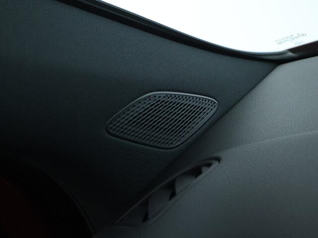 Mercedes-Benz GLA-KLASSE 250 e AMG Nightpakket Face Lift | Memory | Keyless Go | Stoel- en Stuurverwarming | Car Play | Sfeerverlichting | Inclusief 24 maanden Mercedes-Benz Certified garantie voor Europa.