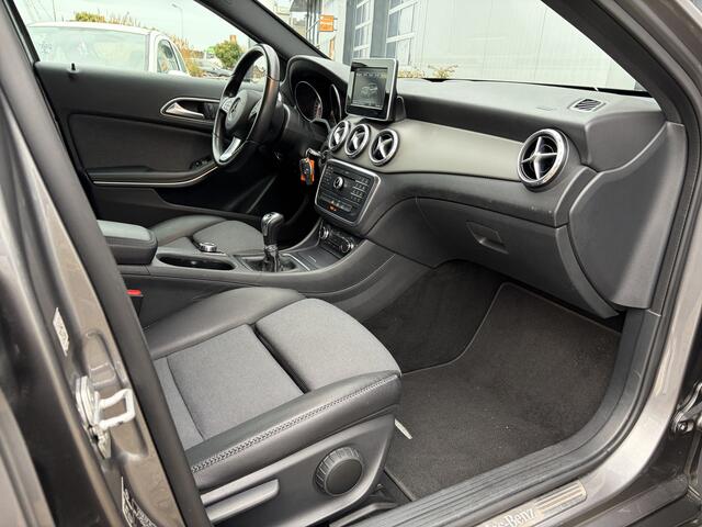 Mercedes-Benz GLA-KLASSE 180 Lease Edition Ambition 122pk | Bi-xenon koplampen | Bluetooth | Cruise control | Lichtmetalen velgen 17" | Navigatiesysteem full map | Parkeersensor voor en achter | Zeer nette auto!