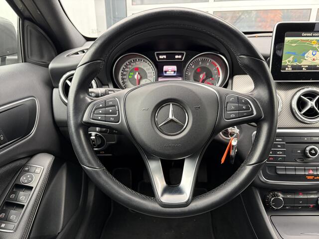 Mercedes-Benz GLA-KLASSE 180 Lease Edition Ambition 122pk | Bi-xenon koplampen | Bluetooth | Cruise control | Lichtmetalen velgen 17" | Navigatiesysteem full map | Parkeersensor voor en achter | Zeer nette auto!