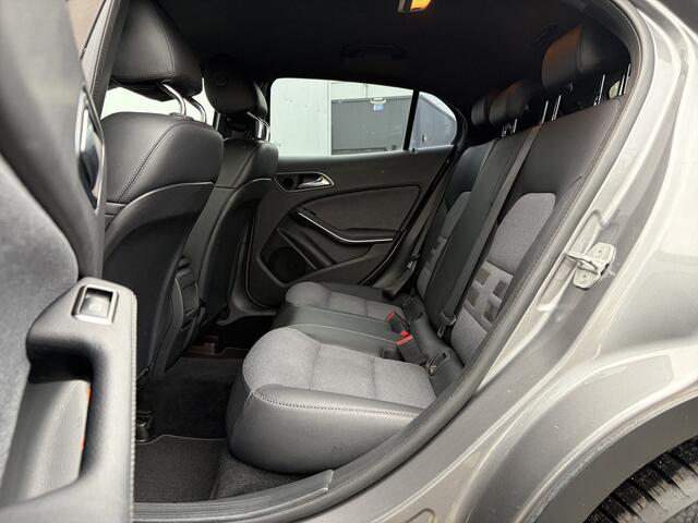 Mercedes-Benz GLA-KLASSE 180 Lease Edition Ambition 122pk | Bi-xenon koplampen | Bluetooth | Cruise control | Lichtmetalen velgen 17" | Navigatiesysteem full map | Parkeersensor voor en achter | Zeer nette auto!