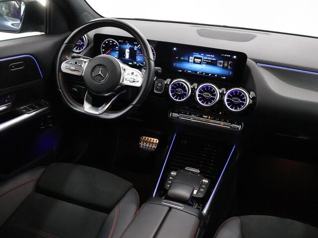 Mercedes-Benz GLA-KLASSE 250 e AMG Line | Night | Panoramadak | Sfeerverlichting | Parkeercamera | Apple carplay |