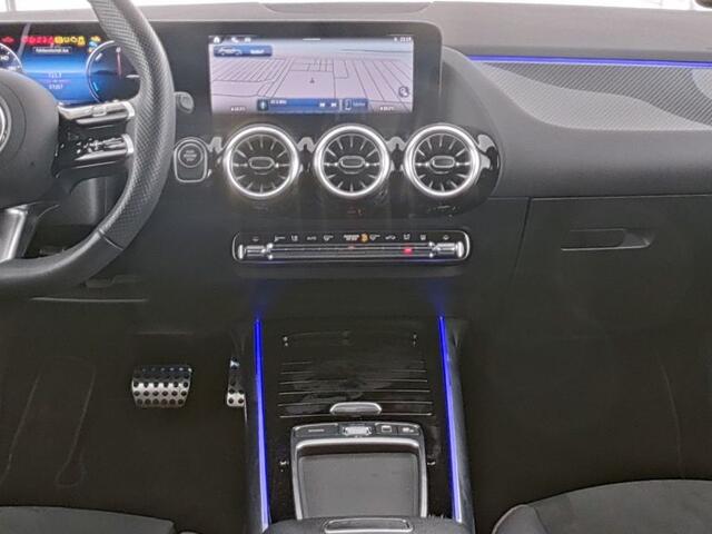 Mercedes-Benz GLA-KLASSE 250 e AMG Plug-In Hybride Edition AMG Line | Night Pakket | Panorama Schuif-Kanteldak | 11kW Laden | Multibeam Koplampen | Stuur en Stoelverwarming. Inclusief 24 maanden Mercedes-Benz Certified garantie voor Europa.