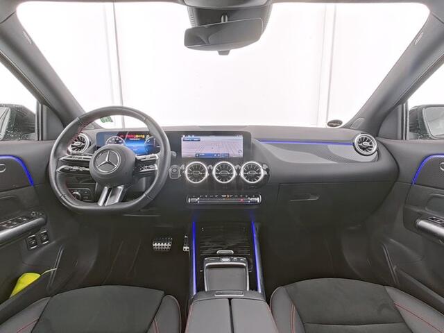 Mercedes-Benz GLA-KLASSE 250 e AMG Plug-In Hybride Edition AMG Line | Night Pakket | Panorama Schuif-Kanteldak | 11kW Laden | Multibeam Koplampen | Stuur en Stoelverwarming. Inclusief 24 maanden Mercedes-Benz Certified garantie voor Europa.