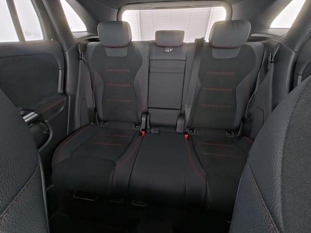 Mercedes-Benz GLA-KLASSE 250 e AMG Plug-In Hybride Edition AMG Line | Night Pakket | Panorama Schuif-Kanteldak | 11kW Laden | Multibeam Koplampen | Stuur en Stoelverwarming. Inclusief 24 maanden Mercedes-Benz Certified garantie voor Europa.