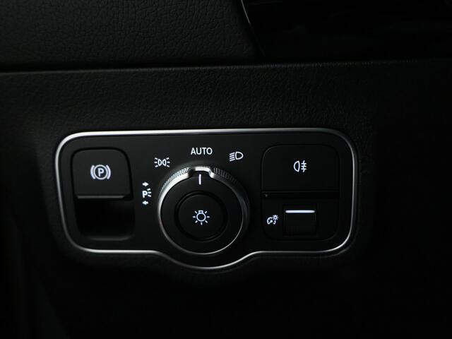 Mercedes-Benz GLA-KLASSE 250 e Plug-In Hybride Stoelverwarming Inclusief 24 maanden MB Certified garantie voor Europa.