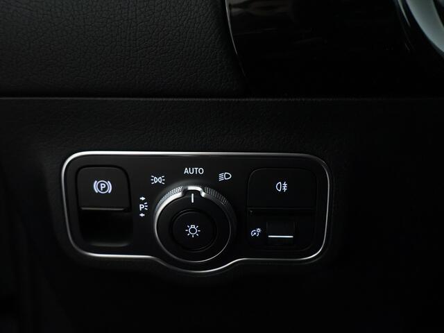 Mercedes-Benz GLA-KLASSE 250 e AMG Plug-In Hybride AMG Line | Dodehoek Assist | 11kW Laden | MiltiBeam Koplampen | Stuur en Stoelverwarming. Inclusief 24 maanden MB Certified garantie voor Europa.