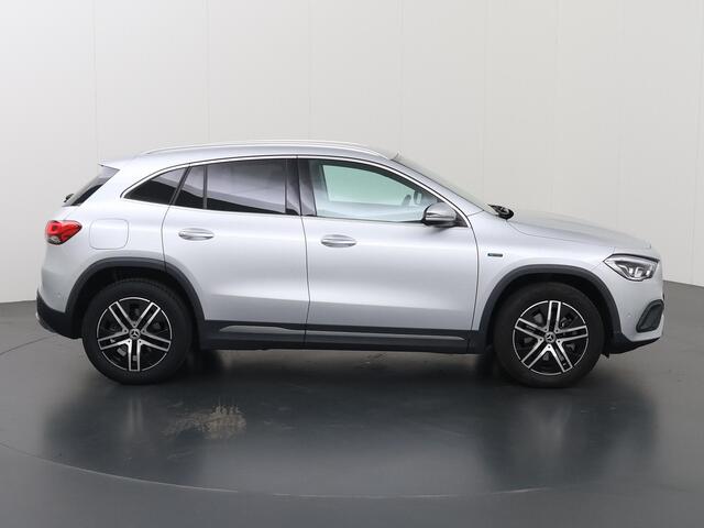 Mercedes-Benz GLA-KLASSE 250 e Progressive | Stoelverwarming | Widescreen | Sfeerverlichting | Achteruitrijcamera |
