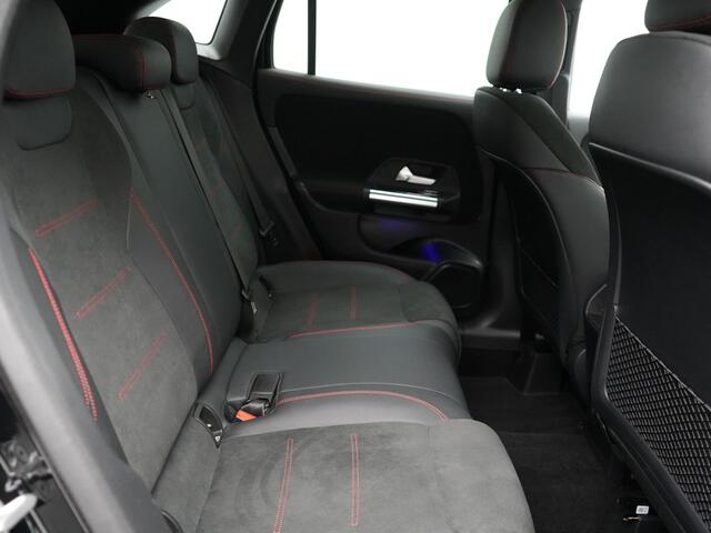 Mercedes-Benz GLA-KLASSE 250 e AMG Line Plug In Hybrid 225pk Dealer O.H PHEV | Cruise Control | Sfeerverlichting | Alcantara Sportstoelen Verwarmd | Lane Assist | Navigatie | Virtual | DAB |