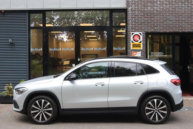 Mercedes-Benz GLA-KLASSE 250 e Progressive Night Pano/LED/Leder/Keyless/Camera/Elek. stoelen/Dodehoek/19"/Trekhaak wegkl.