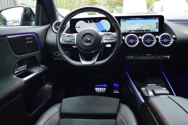 Mercedes-Benz GLA-KLASSE 250 e AMG Led Panorama Distronic Burmester Camera Night Augmented Pdc