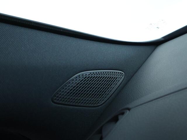 Mercedes-Benz GLA-KLASSE 250 e AMG Plug-In Hybride AMG Line | Night Pakket | 19 Inch AMG Velgen | Memory voorstoelen | Sfeerverlichting. Inclusief 24 maanden MB Certified garantie voor Europa.