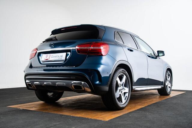 Mercedes-Benz GLA-KLASSE 180 Sport Edition Premium AMG Line Exterieur - Panoramaschuifdak - Stoelverwarming voor - Actieve parkeerassistent - Sfeerverlichting - AMG DYNAMIC SELECT - EASY PACK achterklep -