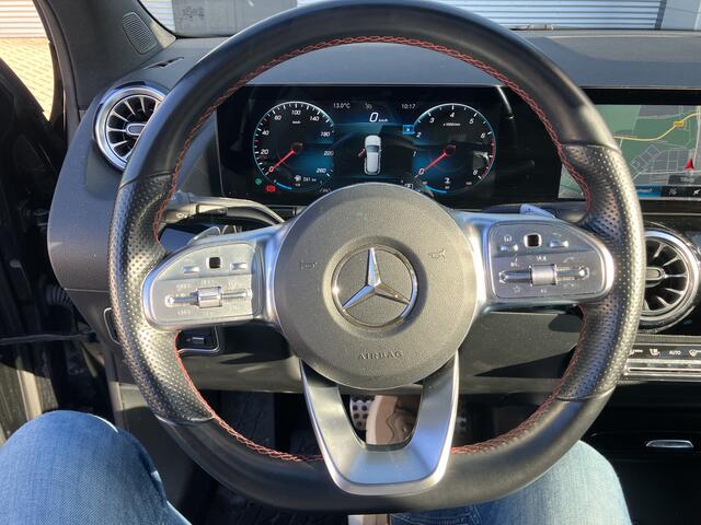 Mercedes-Benz GLA-KLASSE 180 Business Solution AMG | 1E EIGENAAR | 12MND GARANTIE | AUTOMAAT | PANO | NAVI | CARPLAY | CRUISE | MEMORY | NL-AUT |