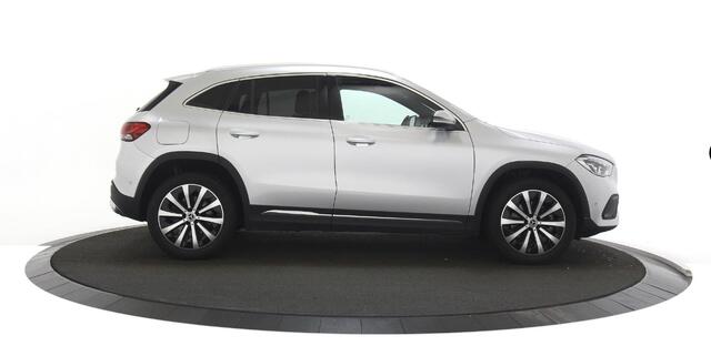 Mercedes-Benz GLA-KLASSE 250 e Business Solution Navigatie / Cruise / Camera