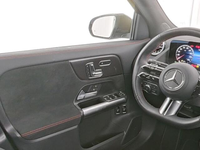 Mercedes-Benz GLA-KLASSE 250 e AMG Plug-In Hybride Edition AMG Line | Panorama Schuif-Kanteldak | Head-up-Display | Sfeerverlichting | Memory Voorstoelen. Inclusief 48 maanden MB Certified garantie voor Europa.