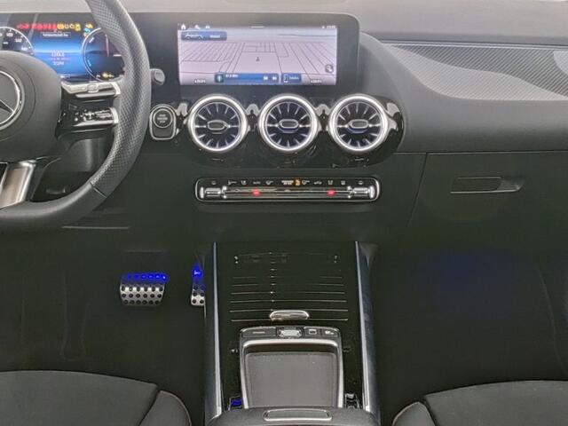 Mercedes-Benz GLA-KLASSE 250 e AMG Plug-In Hybride AMG Line Premium Plus | Night Pakket | Trekhaak | Panorama Schuif-Kanteldak | Burmester® | 20 Inch AMG Velgen . Inclusief 24 maanden MB Certified garantie voor Europa.