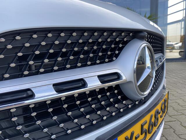Mercedes-Benz GLA-KLASSE 200 AMG Line Adaptive Cruise Control, Afneembare Trekhaak & Sfeer Verlichting