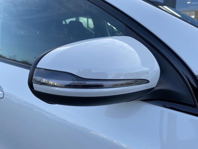 Mercedes-Benz GLA-KLASSE 200 AMG Line Adaptive Cruise Control, Afneembare Trekhaak & Sfeer Verlichting