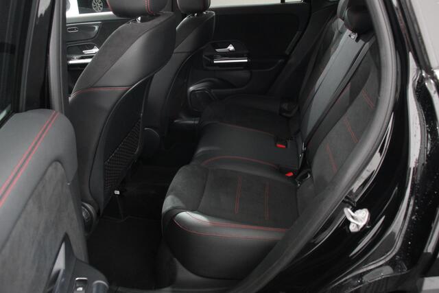 Mercedes-Benz GLA-KLASSE 200 AMG Line Automaat | Navigatie | Climate Control | Camera | Electrisch bedienbare achterklep | Dab | Led