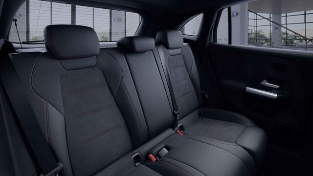 Mercedes-Benz GLA-KLASSE 250 e AMG Line | Night | Panoramadak | Trekhaak | Stoelverwarming | Widescreen | Sfeerverlichting |