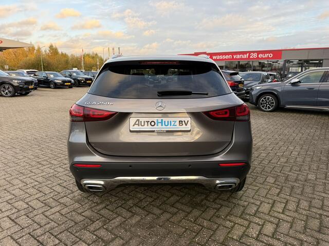Mercedes-Benz GLA-KLASSE 250 e Progressive Head-up Display Stoelverwarming Achteruitrijcamera Ambiente verlichting Sound Systeem
