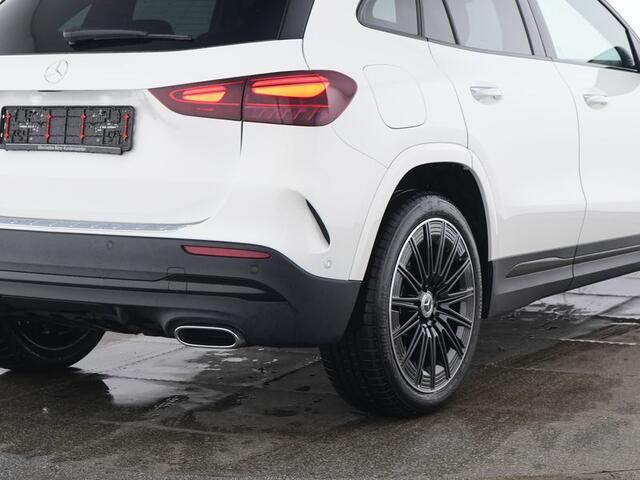 Mercedes-Benz GLA-KLASSE 250 e AMG Plug-In Hybride AMG Line | Night Pakket | Trekhaak | Panorama Schuif Kanteldak | 20 Inch AMG Velgen | Dodehoek Assist | Stuur en Stoelverwarming. Inclusief 24 maanden MB Certified garantie voor Europa.