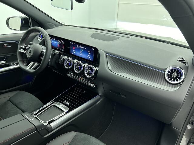Mercedes-Benz GLA-KLASSE 180 Business Solution AMG | Nightpakket | Trekhaak | Smartphone Integratie | Panoramaschuifdak | Stoelverwarming | Multibeam LED | Keyless-Go comfortpakket |