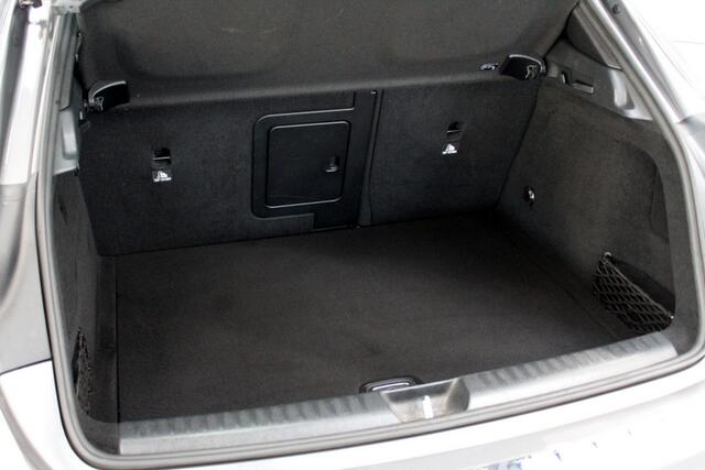 Mercedes-Benz GLA-KLASSE 180 Premium AMG 123PK, AUTOMAAT | NAVI | CARPLAY | ELEC-ACHTERKLEP | STOELVERWARMING | LEER/ALCANTARA