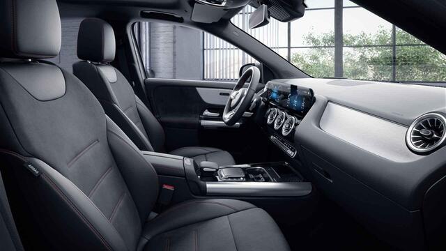 Mercedes-Benz GLA-KLASSE 250 e AMG Line | Panoramadak | Headup | Widescreen | Stoelverwarming | Sfeerverlichting | Apple Carplay |