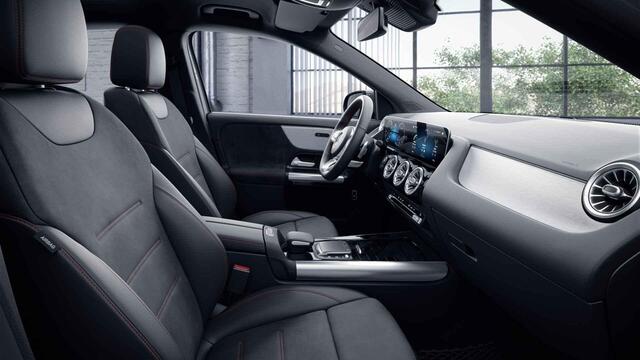 Mercedes-Benz GLA-KLASSE 200 Business Solution AMG | Night pakket | Elektrische achterklep | Stoelverwarming |