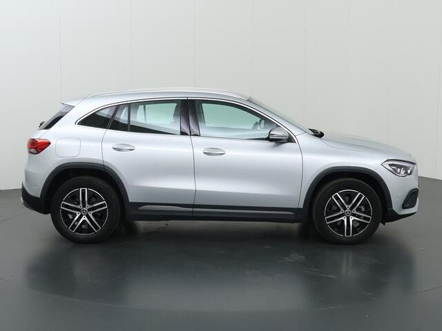 Mercedes-Benz GLA-KLASSE 250 e Luxury Line | Trekhaak | Widescreen | Stoelverwarming | Achteruitrijcamera |