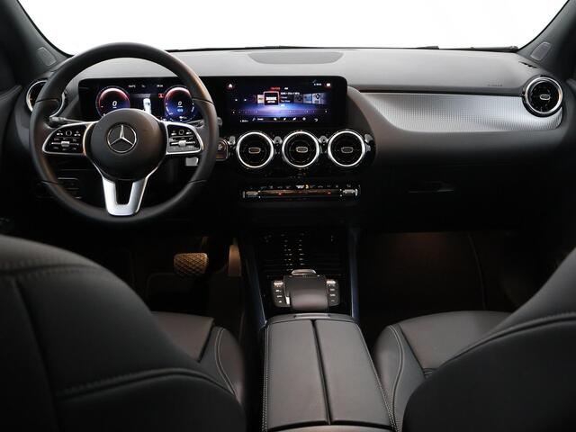 Mercedes-Benz GLA-KLASSE 250 e Luxury Line | Trekhaak | Widescreen | Stoelverwarming | Achteruitrijcamera |