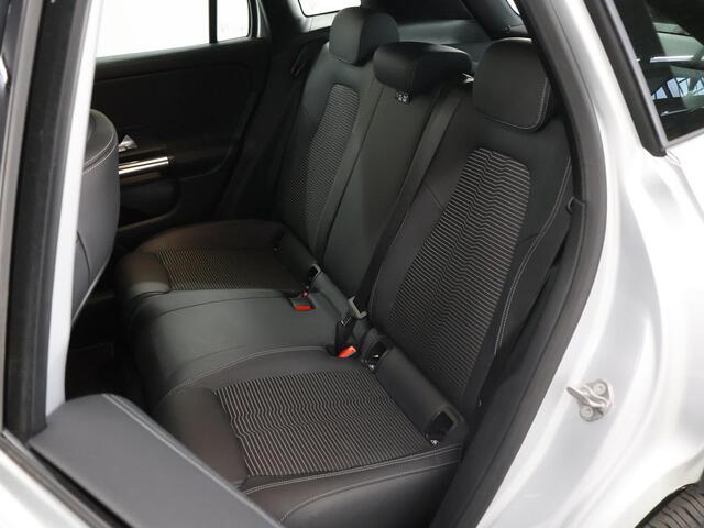 Mercedes-Benz GLA-KLASSE 250 e Luxury Line | Trekhaak | Widescreen | Stoelverwarming | Achteruitrijcamera |