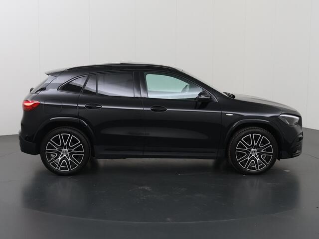 Mercedes-Benz GLA-KLASSE 250 e Business Solution AMG | Panoramadak | Trekhaak | Night pakket | Memory |