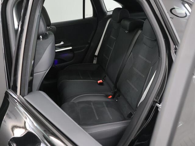 Mercedes-Benz GLA-KLASSE 250 e Business Solution AMG | Panoramadak | Trekhaak | Night pakket | Memory |