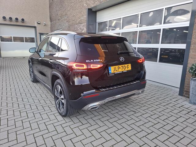 Mercedes-Benz GLA-KLASSE 250 e Business Solution Luxury Limited
