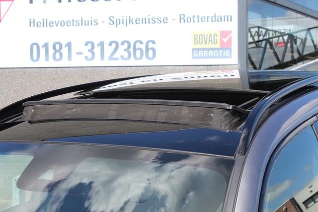 Mercedes-Benz GLB-Klasse AMG 35 4MATIC Premium Plus Panoramadak/Night pakket/Sfeerverlichting/Navigatie/Keyless/Cruise control/Climate control/Elektrisch verstelbare stoelen met memory/Stoelverwarming/Dodehoek detectie/Achteruitrijcamera/Parkeersensoren rondom/Elektrische achterk