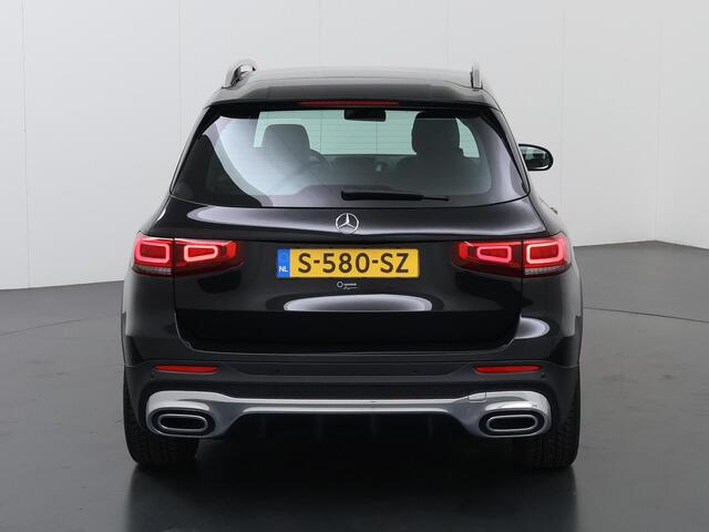 Mercedes-Benz GLB-Klasse 200 Premium Plus | AMG | Panoramadak | Multibeam | 19" lichtmetalen velgen | Widescreen | Stoelverwarming |