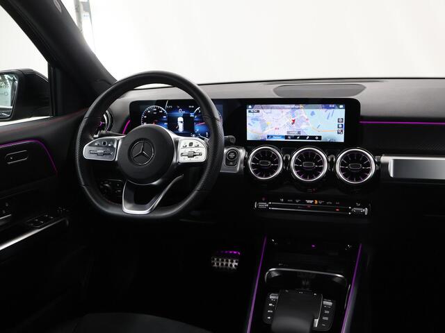 Mercedes-Benz GLB-Klasse 200 Premium Plus | AMG | Panoramadak | Multibeam | 19" lichtmetalen velgen | Widescreen | Stoelverwarming |