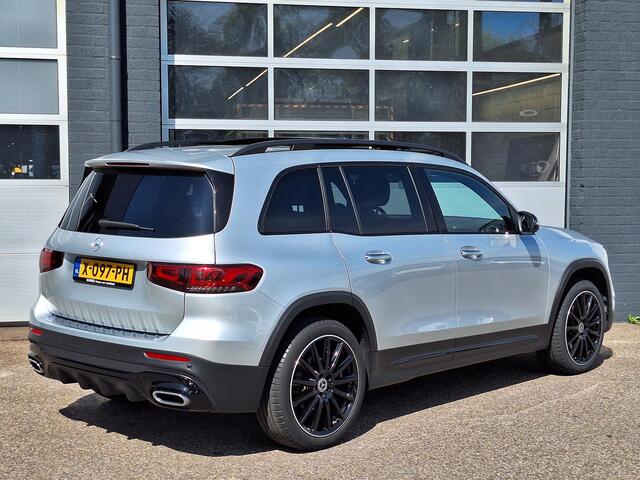 Mercedes-Benz GLB-Klasse 180 AMG Line | Panoramadak | Night Pakket | Onderstel met Adaptief Verstelbare Demping | Alarm | Apple CarPlay | Android Auto | Sfeerverlichting | Stoelverwarming | Achteruitrijcamera