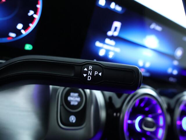 Mercedes-Benz GLB-Klasse 200 Business Solution AMG 7p. Panorama Schuif-Kanteldak | Memory stoelen | Achteruitrijcamera | Nightpakket | Trekhaak | 7 Persoons. Inclusief 24 maanden MB Certified garantie voor Europa.