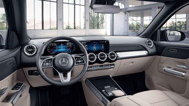 Mercedes-Benz GLB-Klasse 200 Luxury Line 7p. | Trekhaak | Panoramadak | 19" lichtmetalen velgen | Widescreen | Sfeerverlichting | Stoelverwarming |