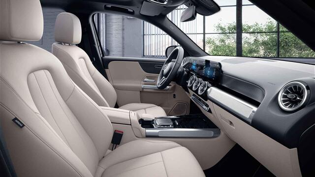 Mercedes-Benz GLB-Klasse 200 Luxury Line 7p. | Trekhaak | Panoramadak | 19" lichtmetalen velgen | Widescreen | Sfeerverlichting | Stoelverwarming |