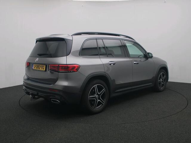 Mercedes-Benz GLB-Klasse 200 Business Solution AMG AMG Line | Night Pakket | PAnoorama Schuif-Kanteldak | Trekhaak | Memory Voorstoelen. Inclusief 24 maanden Mercedes-Benz Certified garantie voor Europa.