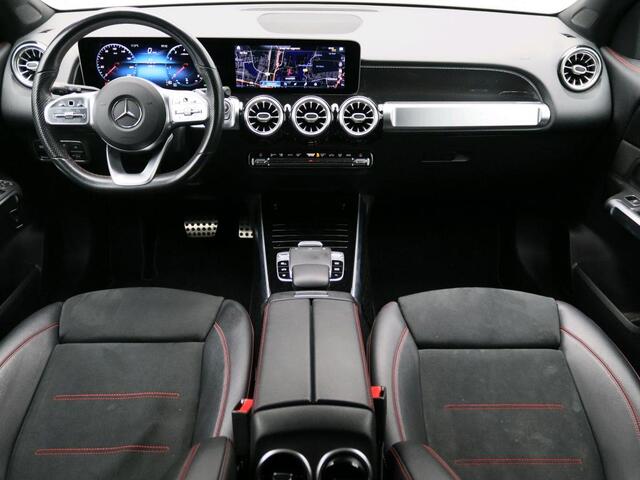 Mercedes-Benz GLB-Klasse 200 Business Solution AMG AMG Line | Night Pakket | PAnoorama Schuif-Kanteldak | Trekhaak | Memory Voorstoelen. Inclusief 24 maanden Mercedes-Benz Certified garantie voor Europa.