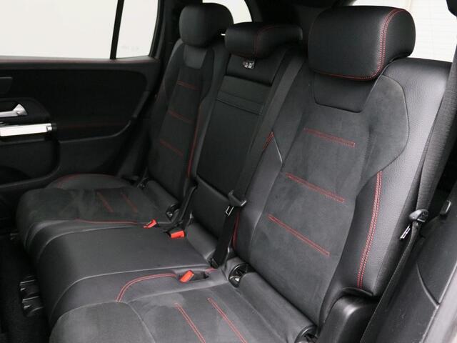 Mercedes-Benz GLB-Klasse 200 Business Solution AMG AMG Line | Night Pakket | PAnoorama Schuif-Kanteldak | Trekhaak | Memory Voorstoelen. Inclusief 24 maanden Mercedes-Benz Certified garantie voor Europa.