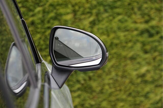 Mercedes-Benz GLC-KLASSE GLC 400 e 4MATIC AMG Line | Burmester Panorama Trekhaak Keyless Digital Winter